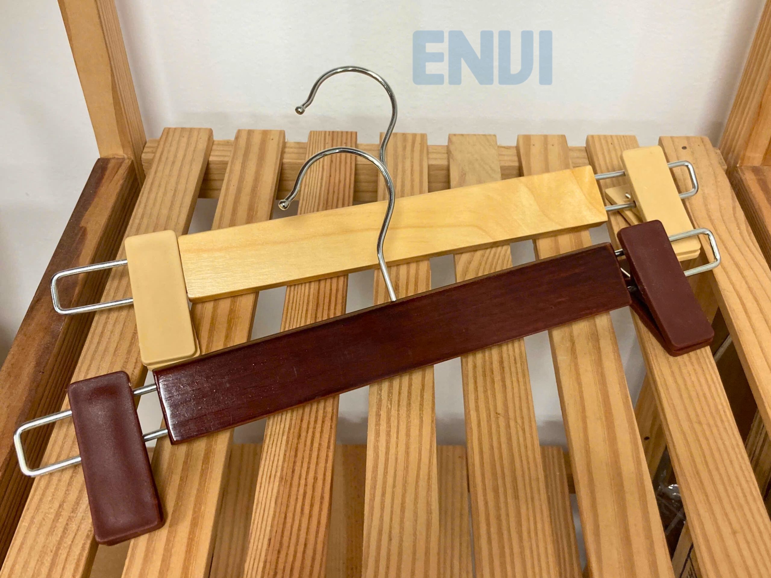 móc gỗ thông kẹp nhựa