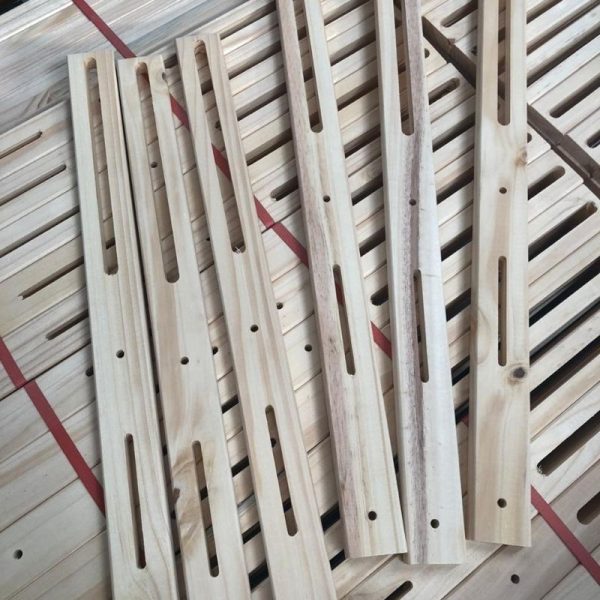 Wooden headboard struts