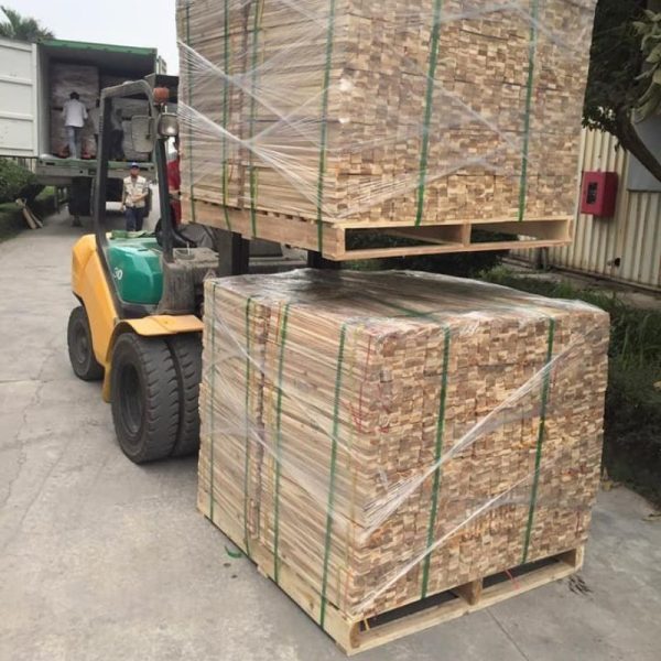 Wooden headboard struts