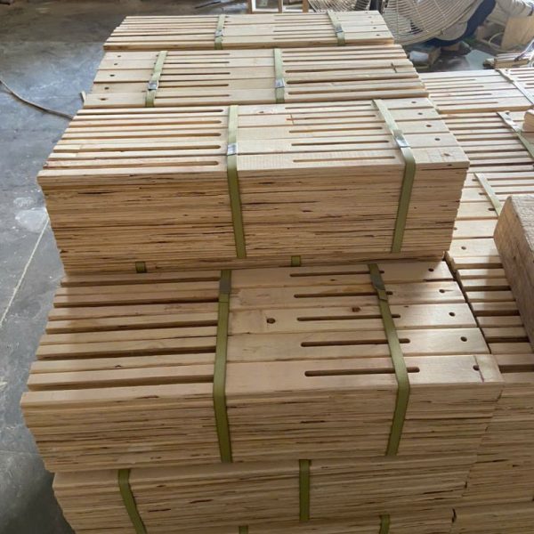 Wooden headboard struts