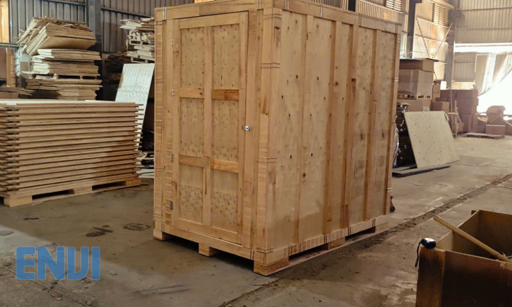 Storage vault with door