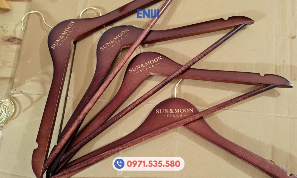 Móc gỗ khắc logo thương hiệu