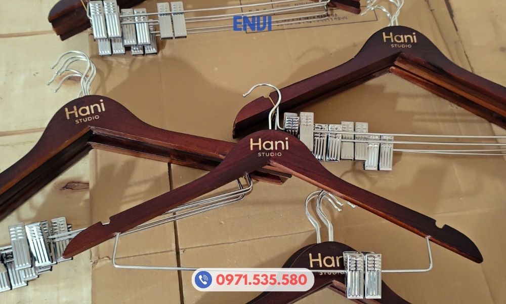 Móc gỗ khắc laser logo sắc nét