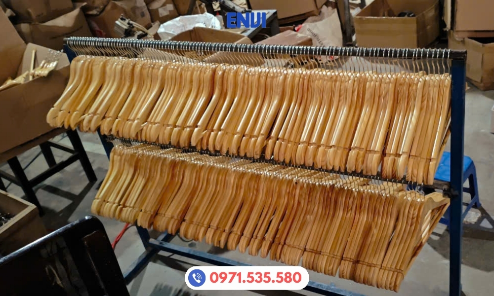 Ưu điểm móc áo gỗ thông